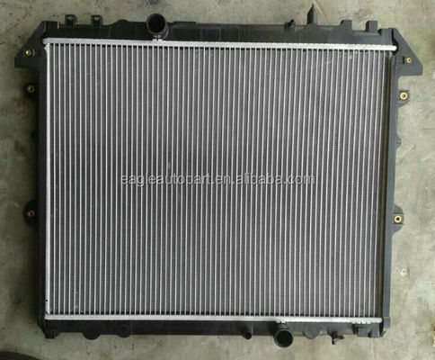 2.5 D-4D Radiatore motore 16400-OL250 per Toyota Hilux Innova Auto