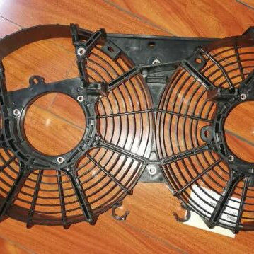 16711-30081 16711-30082 Capo del ventilatore per Toyota Hiace 2014 OE NO. Garantito
