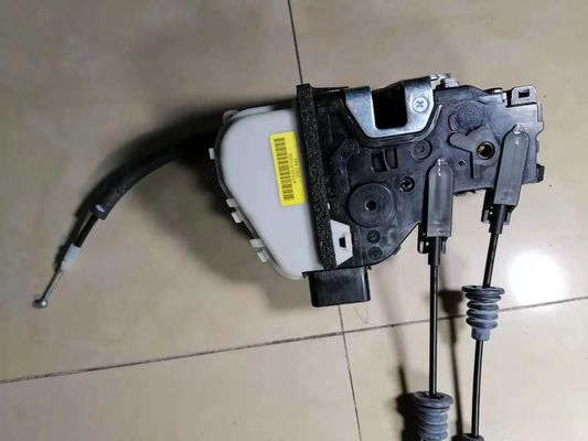 Santa Fe 81320-2W010 Porta anteriore Chiusura assemblaggio Sistema chiudibile Parti auto coreane