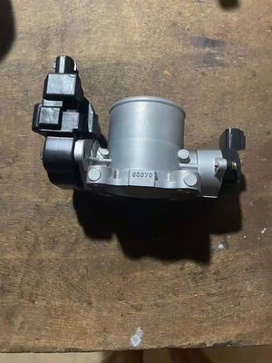 Toyota Hilux KUN25 KUN26 2KD 26100-0L010 26100-30070 Corpo dell'acceleratore Assy Anno 1986-1991