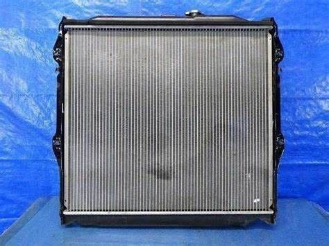 OE NO. 16400-75190 N. di riferimento TO2311 Radiatore di raffreddamento del motore per Toyota Prado Vzj