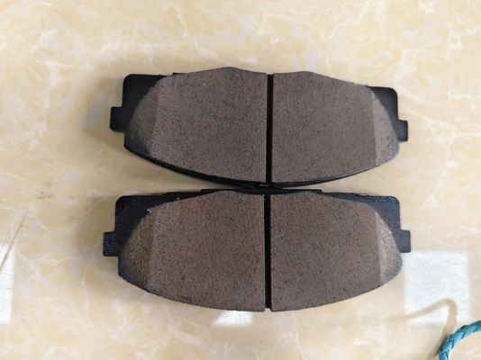 04465-YZZE9 Kit di pastiglie dei freni per Toyota Hiace LH50 LH60 YH50 YH60 LH55 LH56