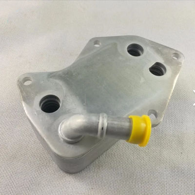 038117021c raffreddatore dell'olio del motore Audi Volkswagen Jetta 2010 scambiatore di calore del radiatore automatico